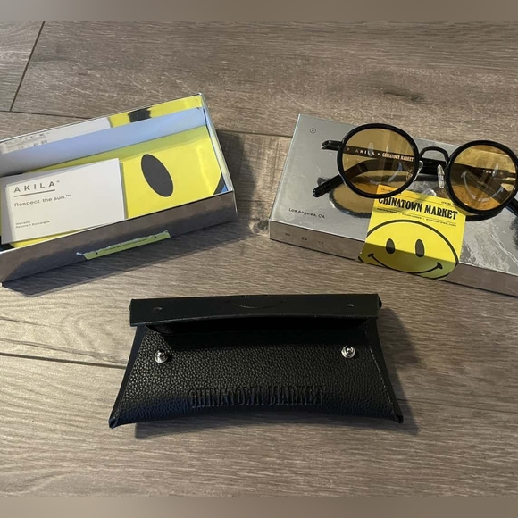 Chinatown Market x Akila Smiley Sunglasses 🛑Limited Edition Sealed 🛑 - Picture 2 of 4